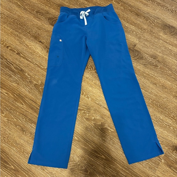 Medium FIGS top and Small Tall bottoms - Picture 4 of 5